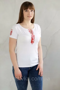 Дивовижна жіноча футболка з вишитими рукавами