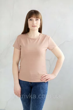 Базова жіноча футболка в стилі Casual