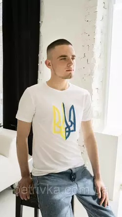 Патриотическая мужская футболка на белой ткани "Тризуб" М-01
